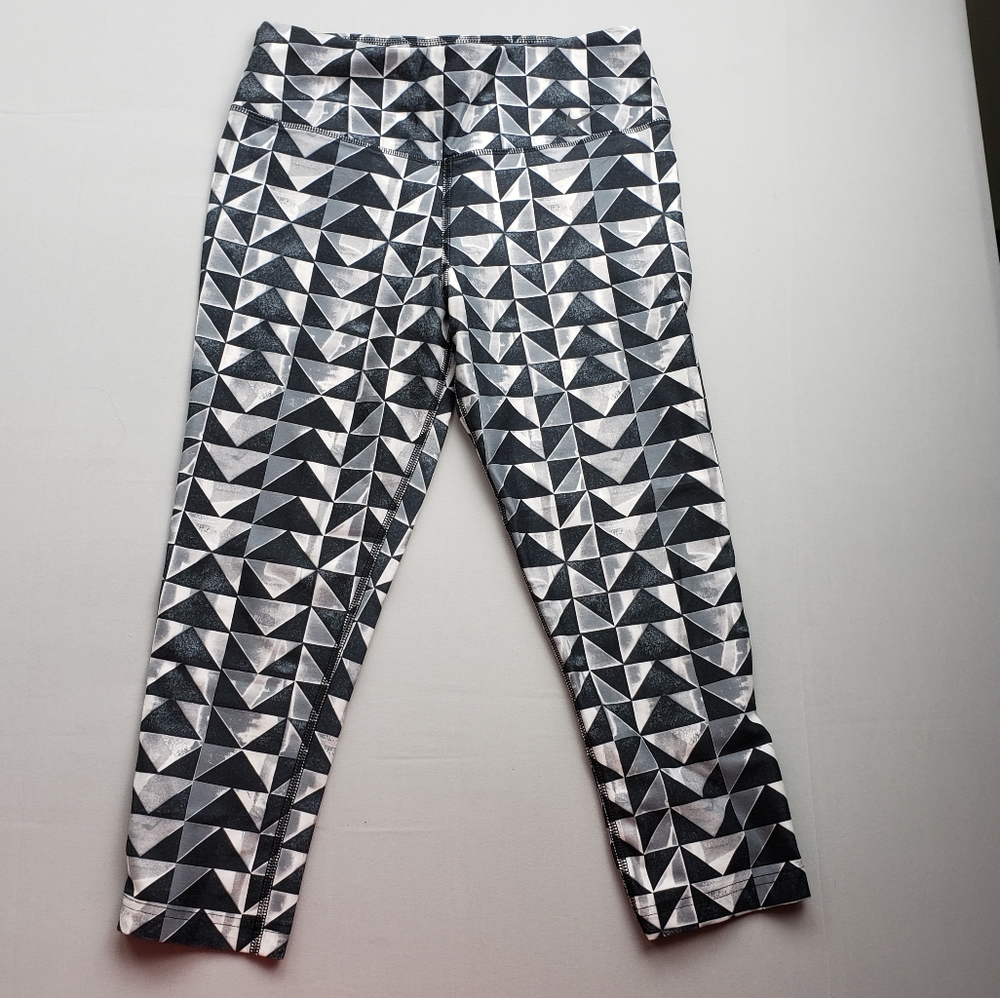 Black and gray nike small Capri leggings